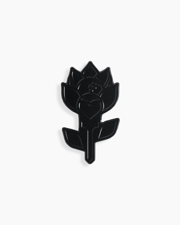 Fiori Ball Marker front view — matte black golf accessory with core logo